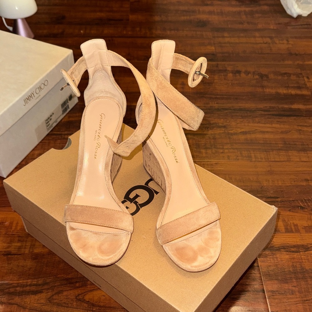 Gianvito Rossi Beige Suede Heels